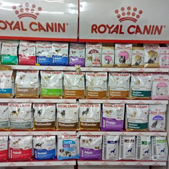 Mimio and co pet foods store