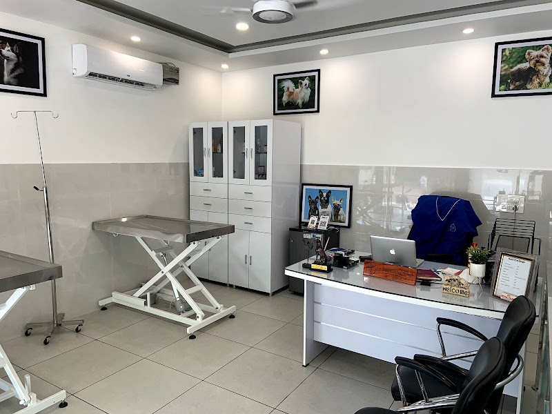 Royal K9 — Photo 2