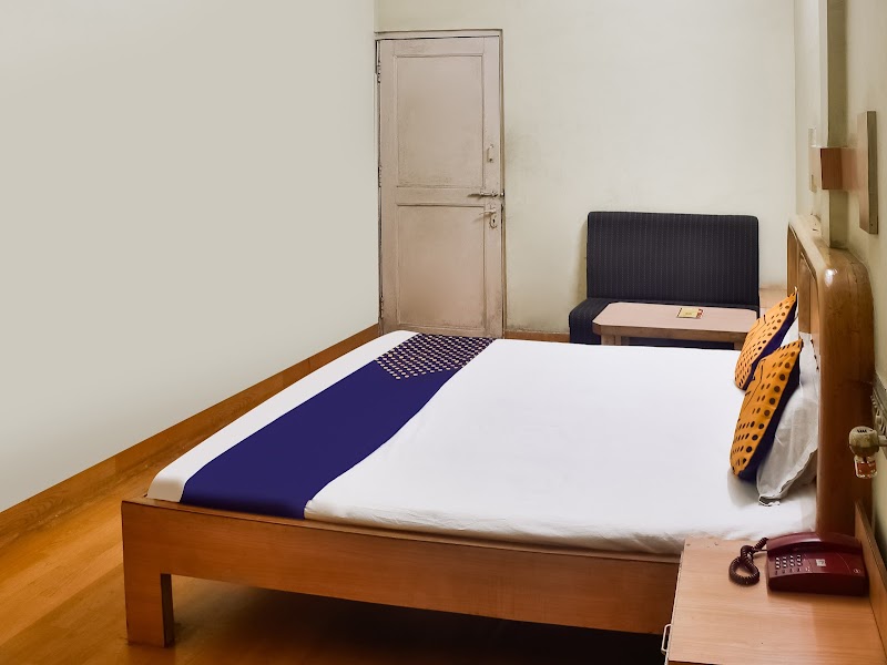 Super OYO Hotel Hariom Palace — Photo 3