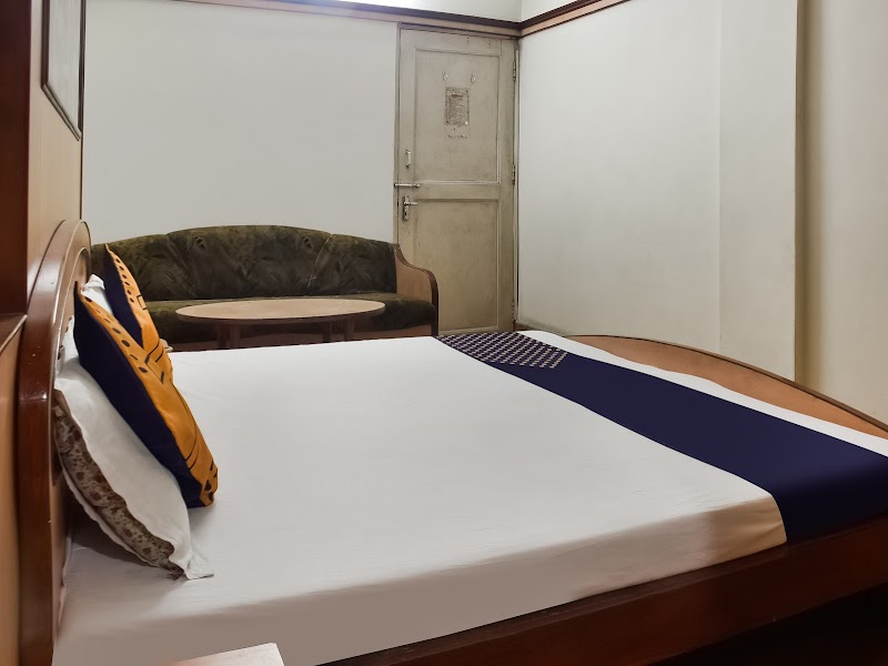 Super OYO Hotel Hariom Palace — Photo 4