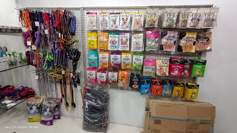 VICTOR PET SHOP — Photo 2